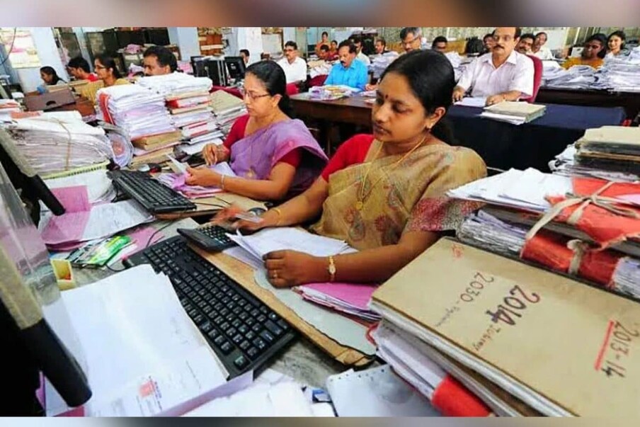  ప్రభుత్వ నిర్ణయం వల్ల సుమారు 4 వేలమంది ఉద్యోగులకు లబ్ధి చేకూరనుండగా.. ప్రభుత్వంపై ఏటా రూ.42 కోట్లు అదనపు భారం పడనున్నది. సెర్ప్‌ ఉద్యోగులకు ప్రస్తుతం వేతనాల రూపంలో ఏటా రూ.192 కోట్లు చెల్లిస్తున్నారు.  (ప్రతీకాత్మక చిత్రం)