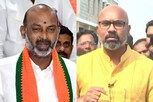 బండి సంజయ్‌,ధర్మపురి అర్వింద్‌ మధ్య పెరుగుతున్న గ్యాప్..కోల్డ్‌వార్‌కి ఆ వ్యక్తే కారణమా..?