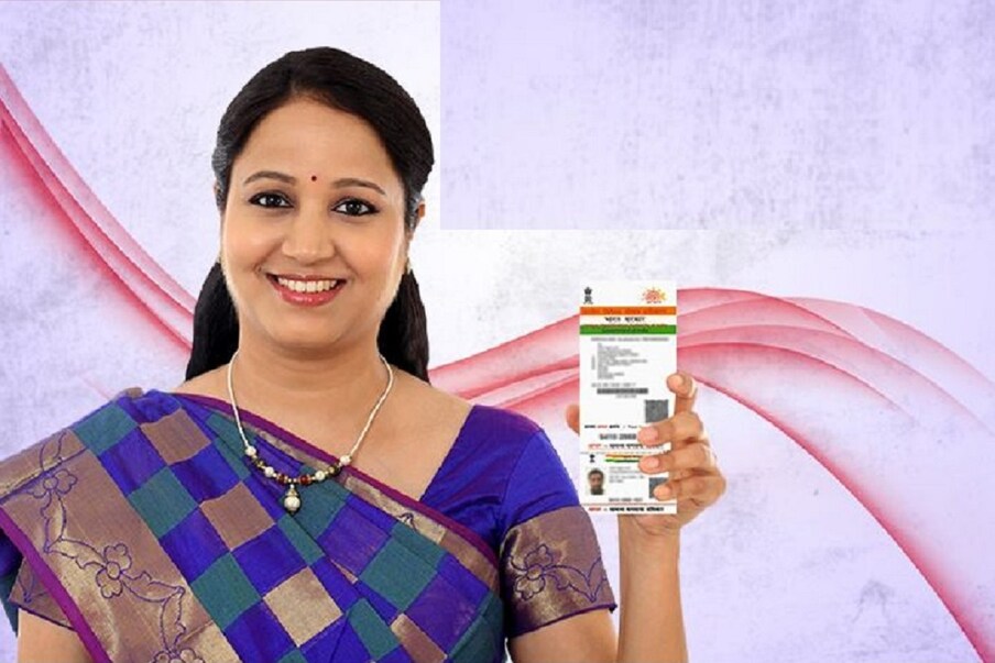  2. పౌరులకు ఆధార్‌కు సంబంధించిన సందేహాలకు సమాధానాలు ఇచ్చేందుకు ఆర్టిఫిషియల్ ఇంటెలిజెన్స్‌తో పనిచేసే 'ఆధార్ మిత్ర' (Aadhaar Mitra) సర్వీస్ కొత్తగా ప్రారంభించింది యూఐడీఏఐ. ఆధార్ కార్డ్ హోల్డర్స్ తమ ఆధార్‌కు సంబంధించి ఏ సమస్యలు, సందేహాలు ఉన్నా ఆధార్ మిత్ర ఛాట్‌బాట్‌లో తెలుసుకోవచ్చు. (ప్రతీకాత్మక చిత్రం)