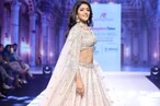 Eesha Rebba: ఫ్యాషన్ షోలో ర్యాంప్ వాక్‌తో అదరగొట్టిన తెలుగు అమ్మాయి ఈషా రెబ్బ..