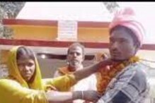 కొలిమి దగ్గర పుట్టిన ప్రేమ.. పోలీస్ స్టేషన్ లో పెళ్లి.. సినిమా రేంజ్ లో వీరి లవ్ స్టోరీ..