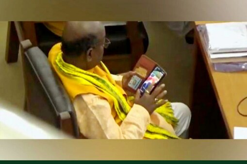 పోర్న్ వీడియో చూస్తున్న ఎమ్మెల్యే (image credit - twitter - ANI)