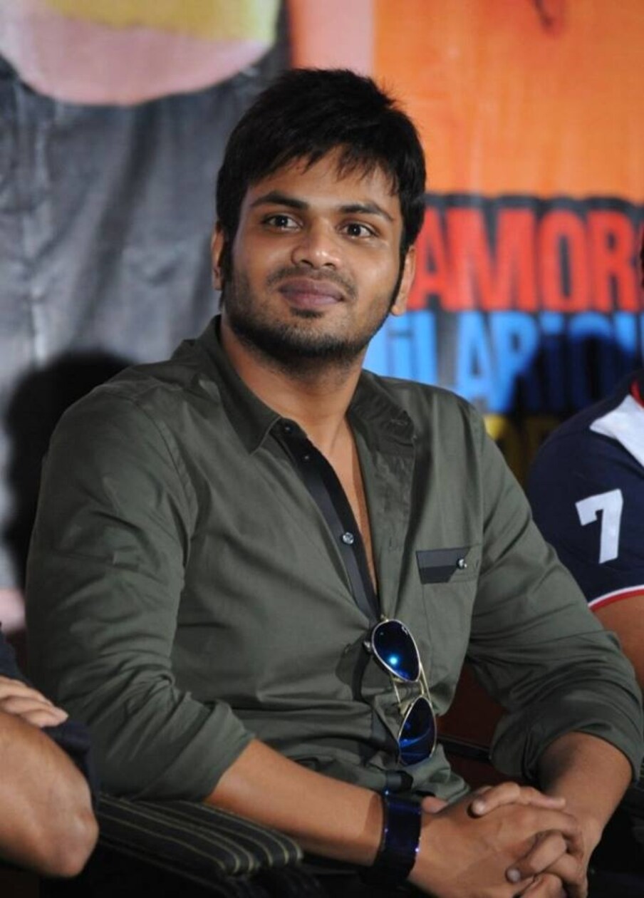  రామ్ చరణ్ తో ఎంతో స్నేహంగా ఉంటారు మంచు మనోజ్. ఈ ఇద్దరి మధ్య మంచి బాండింగ్ ఉంటుంది. అయితే తన స్నేహితుడి పుట్టినరోజు సందర్భంగా అతన్ని బ్రదర్ అని సంబోధిస్తూ ఆయనతో కలిసి దిగిన ఓ మోమోరల్ పిక్ పంచుకున్నారు మంచు మనోజ్.