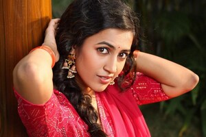 Niharika: ట్రెండ్ అవుతున్న నిహారిక లుక్స్.. విడాకుల రూమర్స్ తర్వాత టూ హాట్‌గా..!