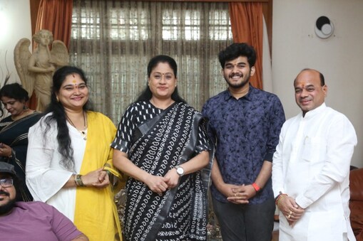 విజయశాంతి చేతుల మీదుగా ‘పరారీ’ మూవీలోని సాంగ్ విడుదల (Twitter/Photo)