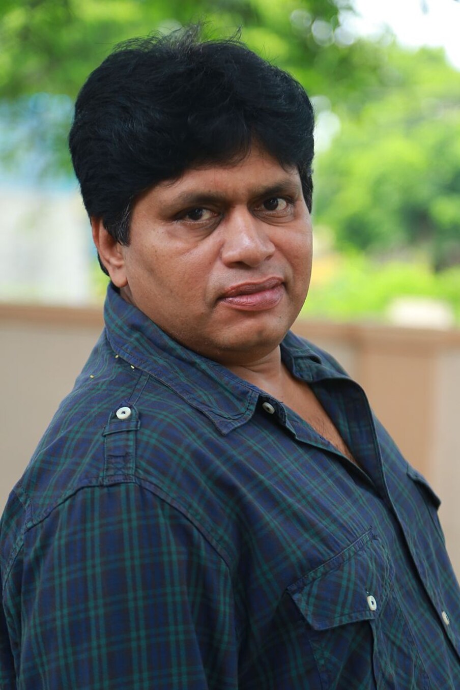  ఆది సినిమాతో టాలీవుడ్‌ ఎంట్రీ ఇచ్చిన రఘు.. ఆ తరువాత అదుర్స్ చిత్రంతో మంచి గుర్తింపు తెచ్చుకున్నారు. తనదైన మ్యానరిజంతో బిజీ కమెడియన్‌గా మారి.. దాదాపు 220పైగా చిత్రాల్లో నటించారు. అయితే తనను జూనియర్ ఎన్టీఆర్ ఎలా ప్రోత్సహించారో కమెడియన్ రఘు స్వయంగా వెల్లడిస్తూ చేసిన కామెంట్స్ వైరల్ అవుతున్నాయి.