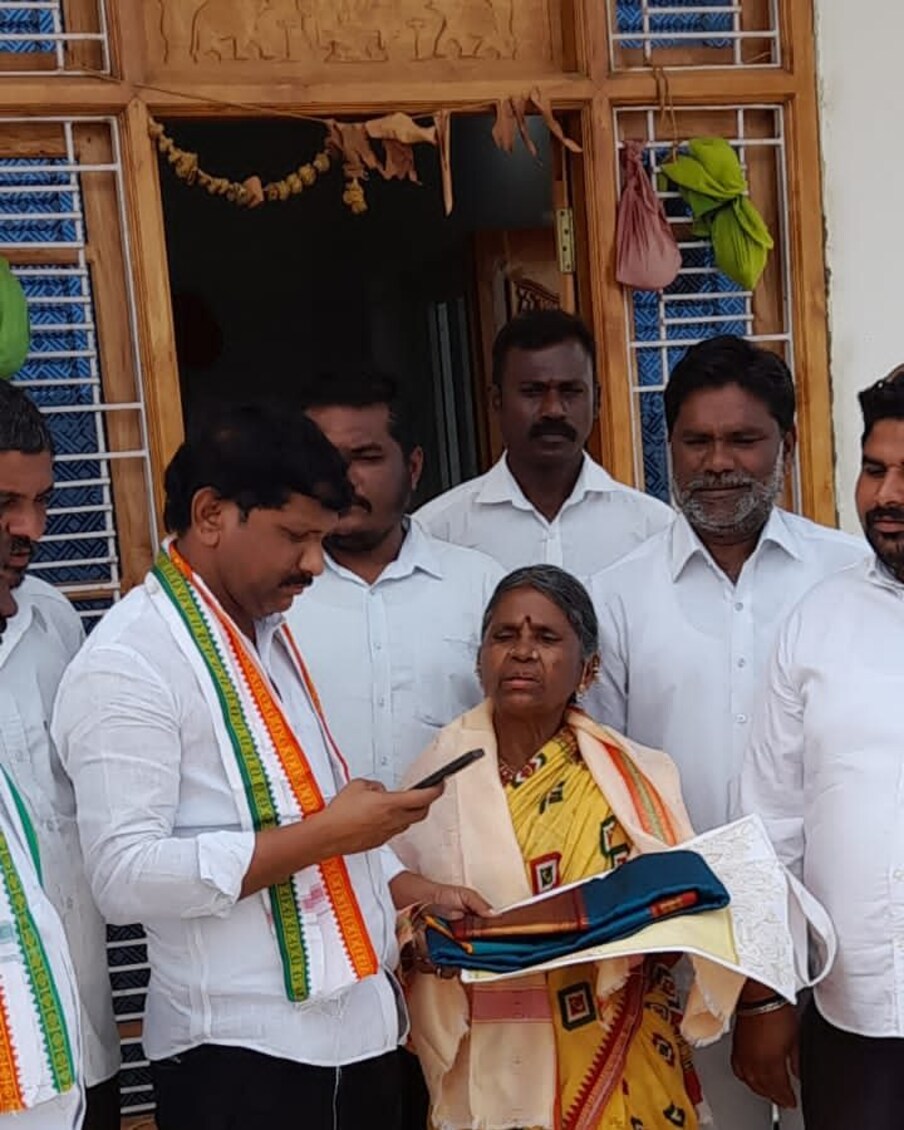  ఇక గంగవ్వ సొంతంగా నిర్మించుకోవాలన్న ఇంటి కలను నిజం చేసుకుంది. ఈ మేరకు హీరో నాగార్జున కూడా ఆమెకు కొంత ఆర్ధిక సహాయాన్ని అందజేశారు. ప్రస్తుతం ఆమె స్వగ్రామం జగిత్యాల జిల్లా మల్యాల మండలం లంబాడిపల్లి గ్రామంలో నిర్మించుకున్న ఇంట్లో నివాసం ఉంటుంది.
