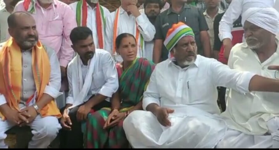  కొమురంభీం ఆసిఫాబాద్ జిల్లాలోని వాడిగూడలో పాదయాత్ర సందర్భంగా భట్టి మీడియాతో మాట్లాడారు. రాహుల్ గాంధీపై బహిష్కరణ వేటు ప్రజాస్వామ్యంపై జరుగుతున్న దాడిగా భావిస్తున్నామన్నారు.