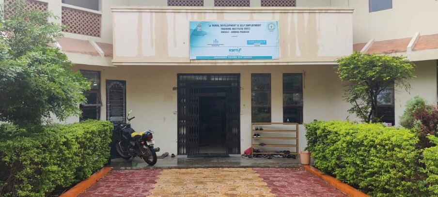  ఉమ్మడి ప్రకాశం జిల్లాలో మొదట వేటపాలెంలో కెనరా బ్యాంక్, శ్రీ ధర్మస్థల మంజునాథేశ్వర ఎడ్యుకేషనల్ ట్రస్టు సంయుక్తంగా నిర్వహిస్తున్న రూడ్ సెట్ సంస్థ కార్యాలయాన్ని 21-9-1988 న స్థాపించారు.