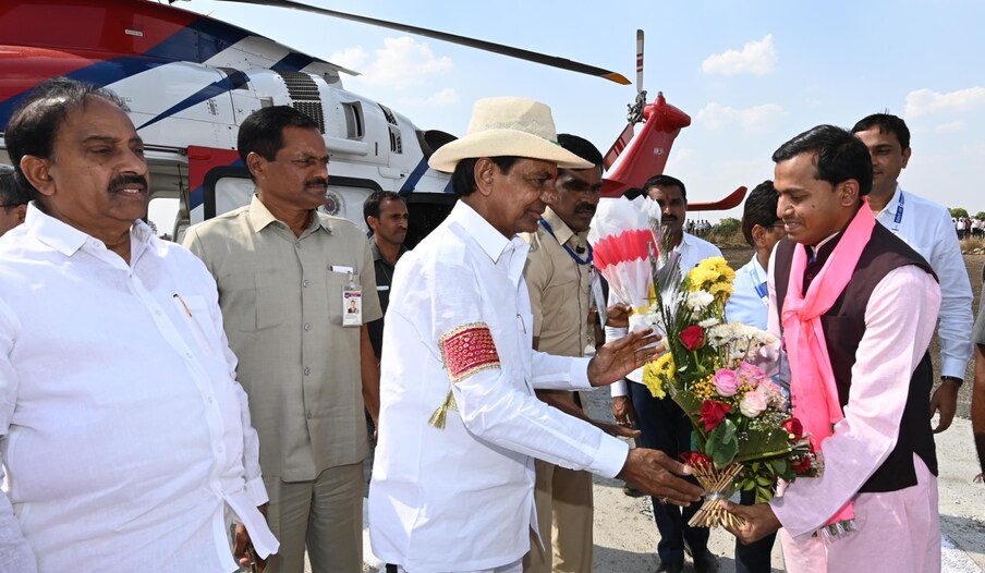  వేలాదిగా తరలివచ్చిన ప్రజలు, అభిమానులు, పార్టీ కార్యకర్తలతో సభా స్థలి జనసంద్రాన్ని తలపించింది. బహిరంగ సభ నేపథ్యంలో కంధార్, లోహ పట్టణాలు గులాబీమయమయ్యాయి. గులాబీ తోరణాలు, ఫ్లెక్సీలు, భారీ హోర్డింగులతో ప్రధాన రహదారుల వెంట సందడి వాతావరణం నెలకొంది.