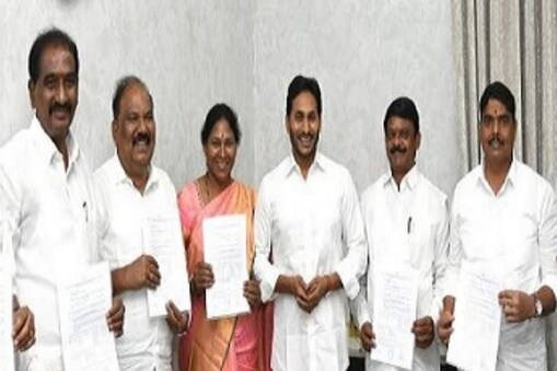 వైసీపీ ఎమ్మెల్సీలకు టీడీపీ ట్విస్ట్