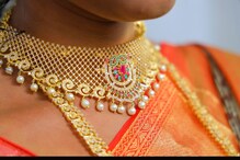 Vastu Tips : బంగారు నగలకు వాస్తు రూల్స్.. పాటిస్తే సంపద, శ్రేయస్సు, అదృష్టం Vastu Tips : బంగారు నగలకు వాస్తు రూల్స్.. పాటిస్తే సంపద, శ్రేయస్సు, అదృష్టం