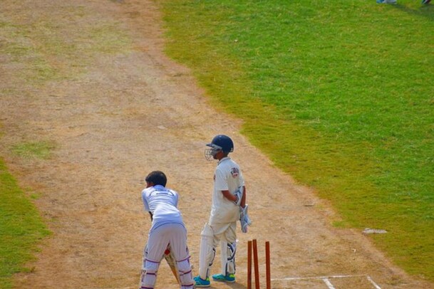 Cricket: క్రికెట్ ఆడుతూ కుప్పకూలుతున్న యువత! అక్కడ ఏం జరుగుతోంది..?