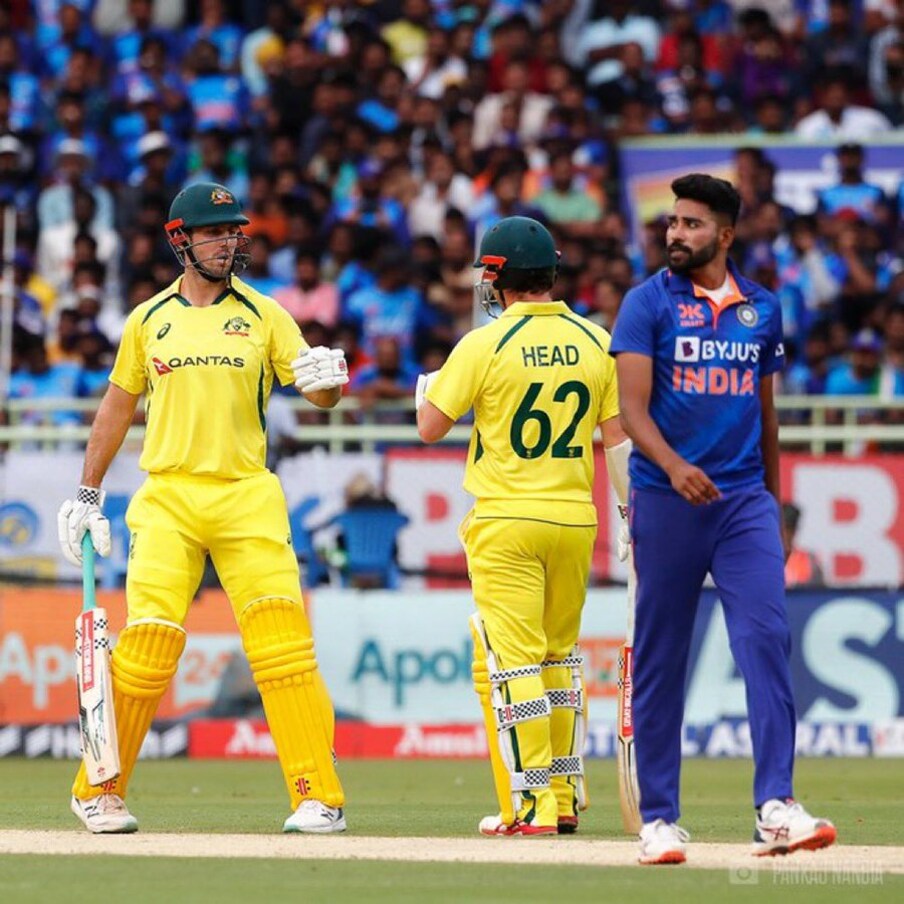  భారత్⁬తో జరిగిన రెండో వన్డేలో ఆస్ట్రేలియా జట్టు 10 వికెట్ల తేడాతో గ్రాండ్ విక్టరీ కొట్టింది. టీమిండియా నిర్దేశించిన 118 పరుగుల లక్ష్యాన్ని ఆసీస్ ఈజీగా ఛేజ్ చేసింది. (Image credit twitter/SharyOfficial)