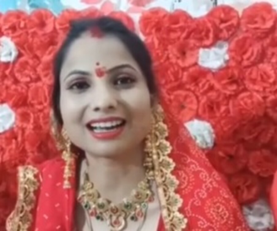  పోలీస్ స్టేషన్‌లో ఇలాంటి కార్యక్రమాలు నిరంతరం జరగాలని, అందరిలో ఉత్సాహం పెరుగుతుందన్నారు. కాగా, గత ఏడాది ఏప్రిల్‌లో భోపాల్‌కు చెందిన ప్రఖర్ శర్మతో అర్పనా కటారే వివాహం జరిగింది. ఆమె తల్లి ఇల్లు తికమ్‌ఘర్‌లో ఉంది. సిబ్బంది చేపట్టిన ఈ విశిష్ట చొరవ పట్ల అర్పణ హర్షం వ్యక్తం చేశారు. తన జీవితంలో దీన్ని ఈ వేడుకను ఎప్పటికి మర్చిపోలేనని అర్పణ అన్నారు.