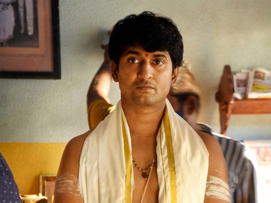  టాలెంట్ మాత్రమే నమ్ముకొని స్వతాహాగా కష్టంతో పైకొచ్చిన నటుల్లో హీరో నాని ఒకరు. మొదటి అసిస్టెంట్ డైరెక్టర్ గా కెరీర్ ప్రారంభించిన నాని.. ఇప్పుడు హీరోగా వెండితెరపై తన మార్క్ చూపిస్తున్నారు. టాలీవుడ్ మినిమమ్ గ్యారంటీ హీరోగా సత్తా చాటుతున్నారు.