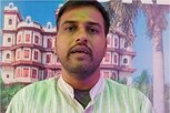ఈయన ఒక్క రూపాయికే చదువు చెబుతారు.. ఇప్పటి వరకు 5వేల మందికి విద్య