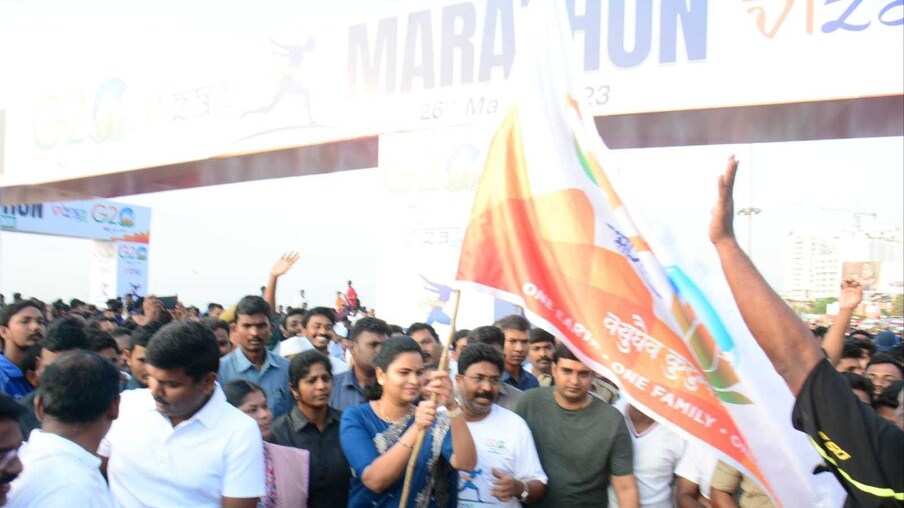  ఆదివారం ఉదయం RK బీచ్ నుండి 3కె , 5కె మరియు 10కె మారథాన్ పరుగులను రాష్ట్ర మంత్రులు గుడివాడ అమర్నాథ్,   లతో కలిసి జెండా ఊపి ప్రారంభించారు. అనంతరం విహాంగ్ ఎడ్వెంచర్స్ వారు ఏర్పాటు చేసిన పార మోటార్ ఎయిర్ సఫారీ ప్రారంభించారు.