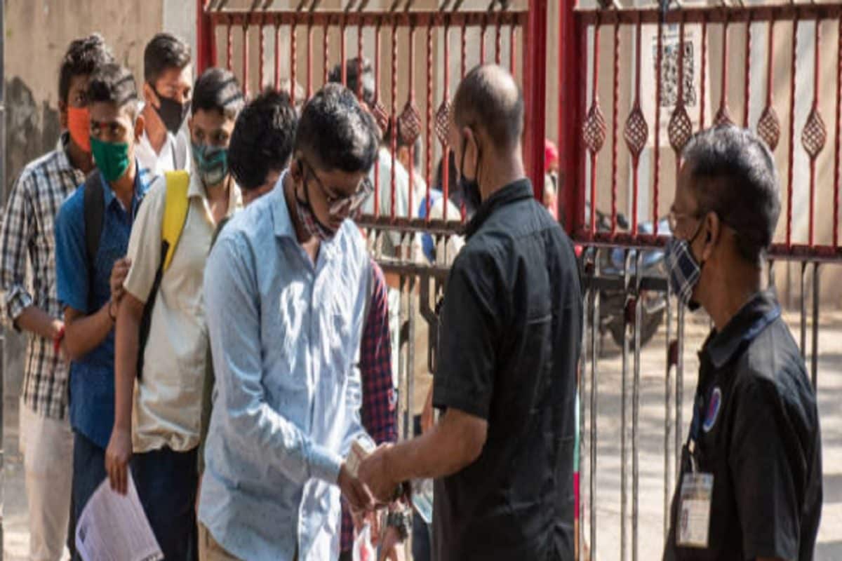 ఆంధ్రప్రదేశ్ లోని పాఠశాలల మౌలిక సదుపాయాలను అభివృద్ధి చేయడంలో ప్రభుత్వం చాలా డబ్బు ఖర్చు చేస్తోంది.  అందువల్ల ఖరీదైన ఫర్నిచర్‌ను రక్షించాల్సిన అవసరం ఉంది. వాటిని రక్షించడానికే ఈ వాచ్ మెన్ పోస్టులను మంజూరు చేశారు.