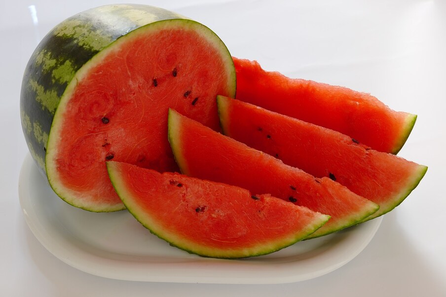  Nutritional Facts : 100 గ్రాముల పుచ్చకాయలో 30 కేలరీలు ఉంటాయి. అలాగే సోడియం, పొటాషియం, కార్బోహైడ్రేట్స్, షుగర్, ప్రోటీన్, విటమిన్ C, విటమిన్ B6, ఐరన్, మెగ్నీషియం, కొద్దిగా ఫ్యాట్ ఉంటాయి.