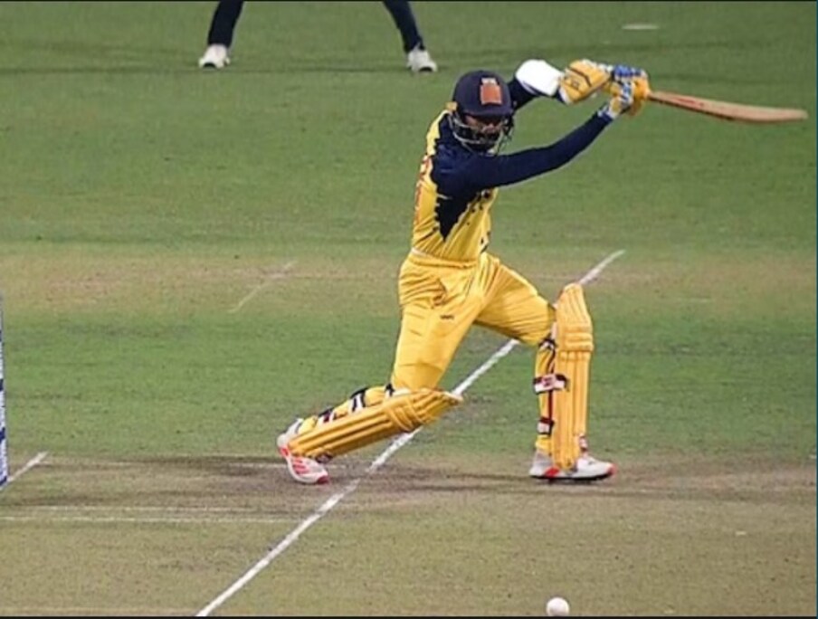  ఇండియన్ ప్రీమియర్ లీగ్ 2023 (IPL 2023) అట్టహాసంగా ప్రారంభమైంది. తొలి మ్యాచ్‌లో డిఫెండింగ్ ఛాంపియన్ గుజరాత్ టైటాన్స్ జట్టు 4 సార్లు ఐపీఎల్ విజేత చెన్నై సూపర్ కింగ్స్‌ను ఓడించి బోణి కొట్టింది. 179 పరుగుల లక్ష్యాన్ని ఛేదించిన గుజరాత్ 19.2 ఓవర్లలో 5 వికెట్లు కోల్పోయి విజయం సాధించింది. (Narayan Jagadeesan twitter)