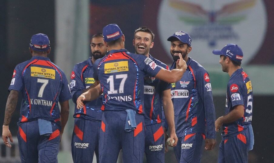  మార్క్ వుడ్ ఐదేళ్ల తర్వాత ఐపీఎల్‌లో ఆడుతున్నాడు. అంతకుముందు.. అతను చివరిసారిగా 2018లో ఈ టీ20 లీగ్‌లో ఆడాడు. అప్పుడు వుడ్‌కి చెన్నై సూపర్ కింగ్స్ నుంచి ఒకే ఒక్క మ్యాచ్ ఆడే అవకాశం లభించింది. 1.50 కోట్లకు CSK ఈ బౌలర్‌ను అతనితో చేర్చుకుంది. ఆ మ్యాచ్‌లో వుడ్ 4 ఓవర్లలో 49 పరుగులు చేసి ఒక్క వికెట్ కూడా తీయలేకపోయాడు. (AP)