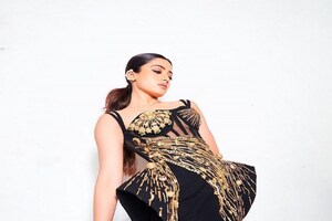 Rashmika Mandanna: బ్లాక్ డ్రెస్సులో అందాల రష్మిక.. ఫ్యాన్స్ ఫిదా.. !