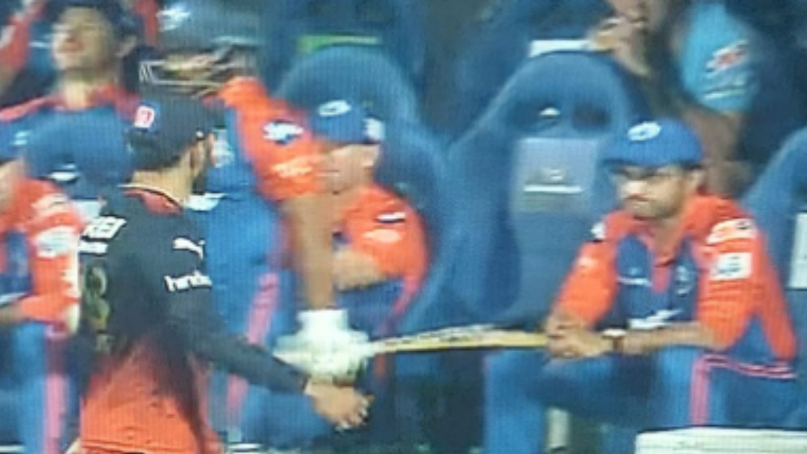 Kohli vs Ganguly దిగ్గజాల మధ్య ముదిరిన వివాదం.. RCB vs DC మ్యాచ్