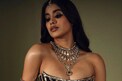జాన్వీ కపూర్ పరువాల సోయగం.. మరోసారి గ్లామర్‌ ఫోటోలతో హీట్ పెంచిన శ్రీదేవి తనయ..