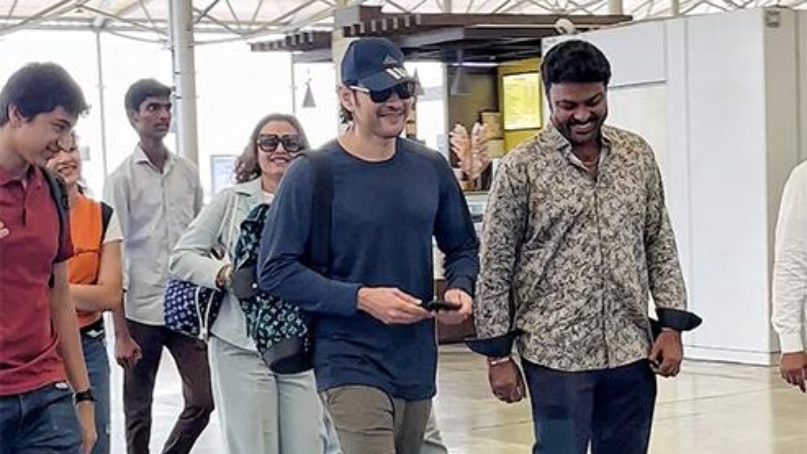 Mahesh Babu ఫ్యామిలీతో సమ్మర్ వెకేషన్‌కు మహేష్ బాబు వైరల్ అవుతోన్న పిక్స్ Mahesh Babu 6633