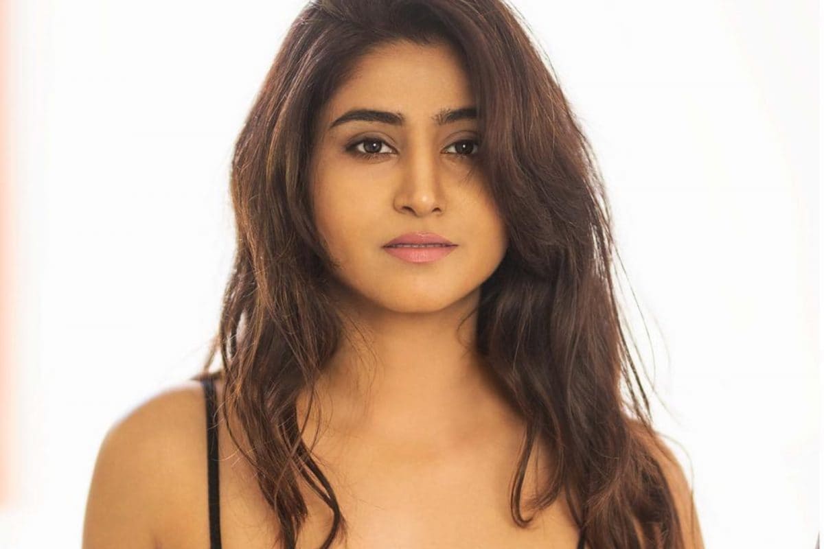 Anchor Varshini : జాకెట్ లేకుండా చీర కట్టిన వర్షిణి.. వైరల్ అవుతోన్న  పిక్స్.. Telugu anchor varshini sounderajan latest instagram pics goes  viral | సినిమా - News18 తెలుగు