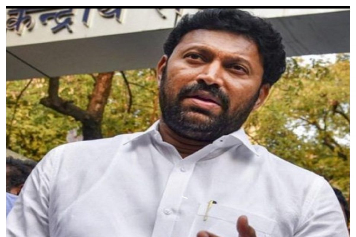 YS Avinash Reddy: పులివెందులలోనే అవినాష్ రెడ్డి, సీబీఐ అధికారులు ...