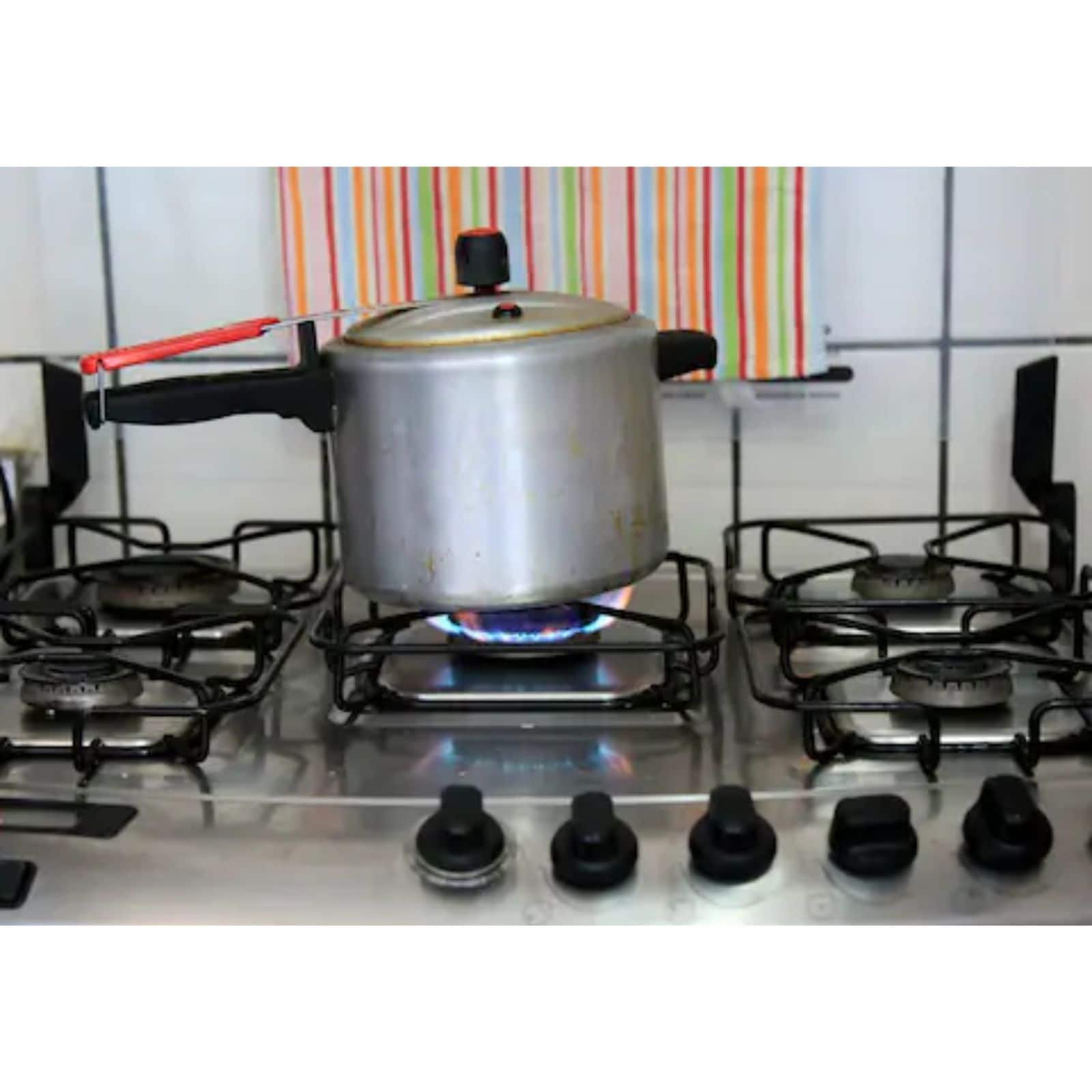 cooking tips: వంట చేసేటప్పుడు కుక్కర్ నుంచి నీరు బయటకు వస్తోందా
