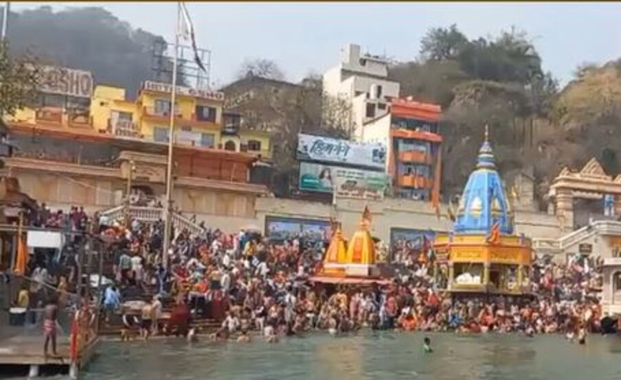  ప్రతి 12 సంవత్సరాలకు ఒకసారి ఈ క్షేత్రాలలో అత్యంత భక్తి ప్రపత్తులతో కుంభమేళా నిర్వహిస్తుంటారు. 3 సంవత్సరాల వ్యవధికో ఒక్కొక్కొ క్షేత్రంలో కుంభమేళాను జరపటం ఇప్పటిదాకా ఆనవాయితీగా వస్తోంది. ఉత్తరాఖాండ్ నైరుతీ భాగంలోని హరిద్వార్ నగర వైశాల్యాన్ని చూస్తే 2,360 కిలోమీటర్లు. ఇది సముద్ర మట్టానికి 249.7 మీటర్ల ఎత్తులో, ఈశాన్య దిశగా శివాలిక్ కొండలకు దక్షిణంగా గంగానది మధ్యభాగంలో ఉంది.