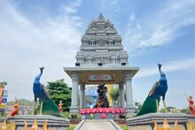 భక్తులకు స్వాగతం పలుకుతున్న నందీశ్వరుడు..ఎక్కడో తెలుసా మీకు..!