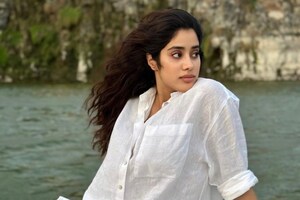 Janhvi Kapoor: ప్యాంట్ లేకుండా జాన్వీ కపూర్ అందాల జాతర..నెక్ట్స్ లెవల్ అంటున్న నెటిజన్స్..