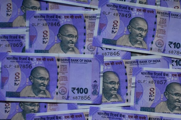 బ్యాంకుల ఎఫ్‌డీల కన్నాఈ 4 పోస్టాఫీస్ స్కీమ్స్‌లో అధిక వడ్డీ!