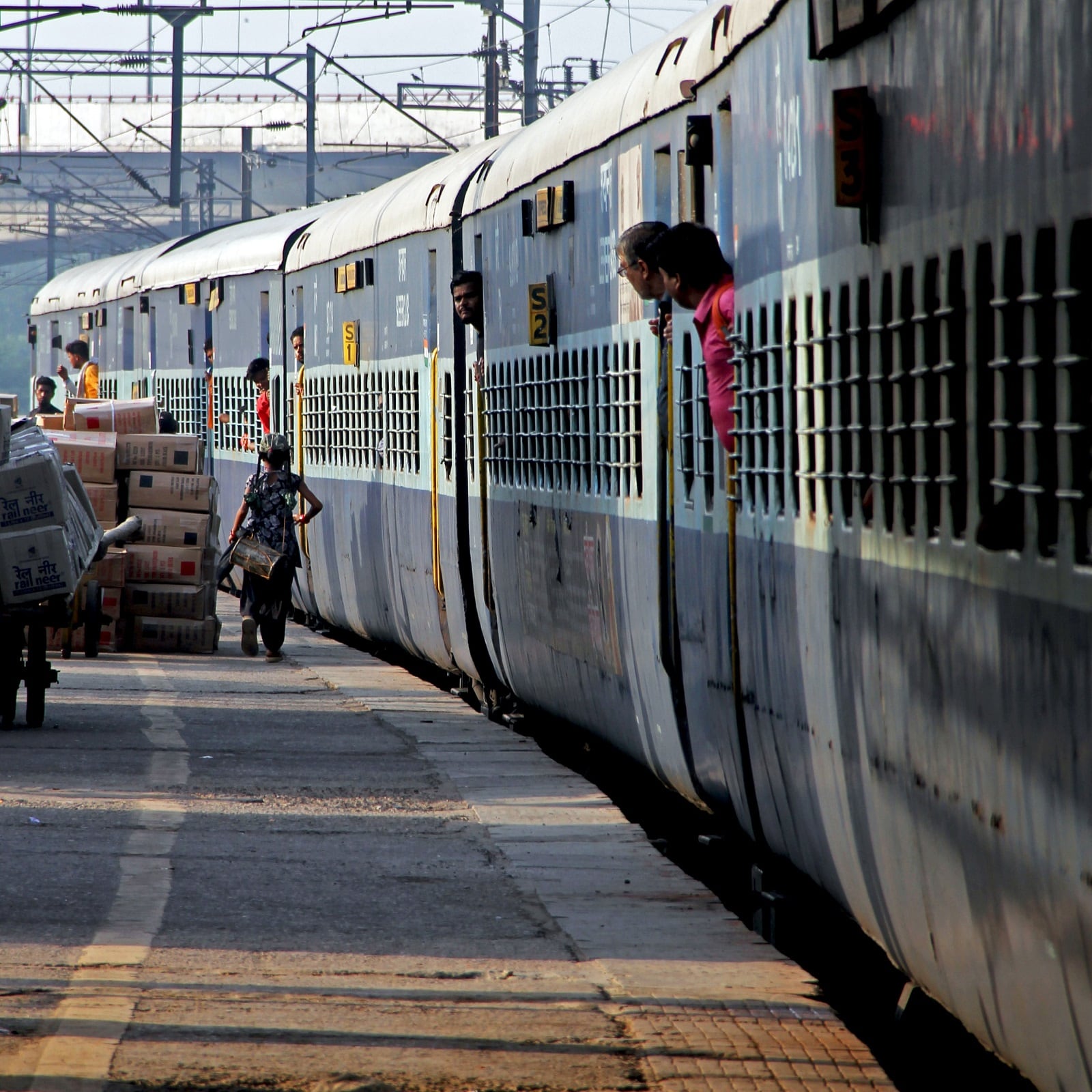 Halt Stations హాల్ట్‌ స్టేషన్‌ అంటే ఏంటి? ఇతర రైల్వే స్టేషన్లు