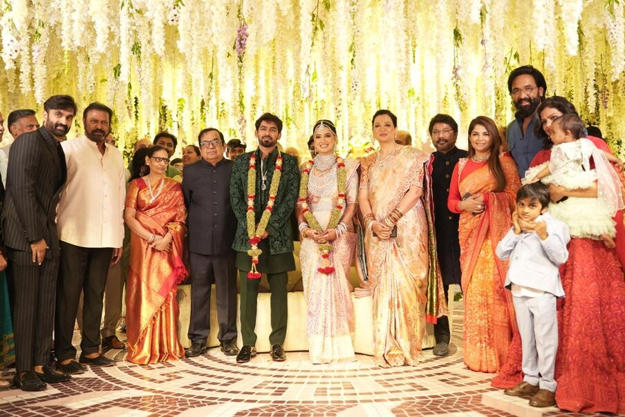  బ్రహ్మానందం రెండో కుమారుడు సిద్దార్ధ్. ఫారెన్‌లో చదువుకున్నారు. ఈయనకు యాక్టింగ్ అంటే ఇష్టం లేనట్టు కనిపిస్తోంది. బ్రహ్మానందం ఆశను పెద్ద కుమారుడు గౌతమ్ నిలబెట్టలేకపోయారు. కానీ చిన్న కుమారుడైన బ్రహ్మా ఆశను నెరవేరుస్తాడనుకుంటే.. ఈయన మాత్రం బిజినెస్ పైనే ఫోకస్ పెట్టినట్టు సమాచారం. Photo : Twitter