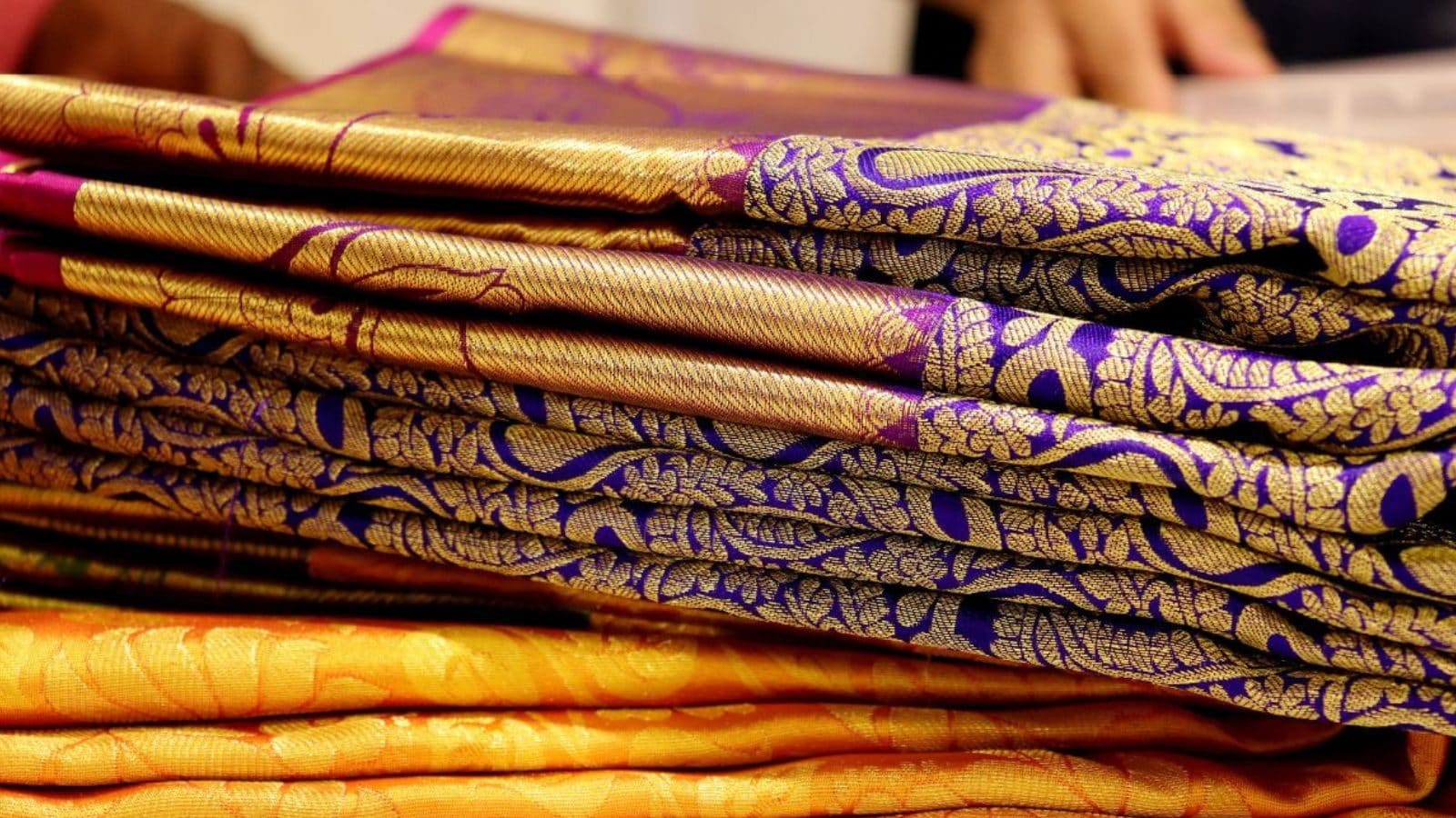 Silk Saree Wash ఇంట్లోనే పట్టుచీరలను క్లీనింగ్ చేయడానికి 5 చిట్కాలు