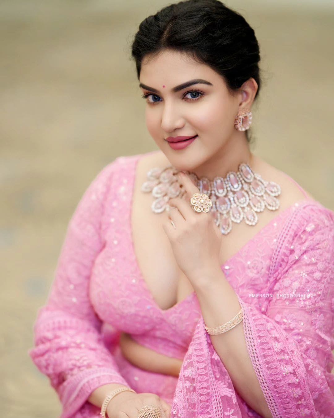 Honey Rose అందాలు ఆరబోసిన బాలయ్య భామ హనీ రోజ్ ఇదేం రచ్చ నెటిజన్స్ ట్రోలింగ్ Veera Simha