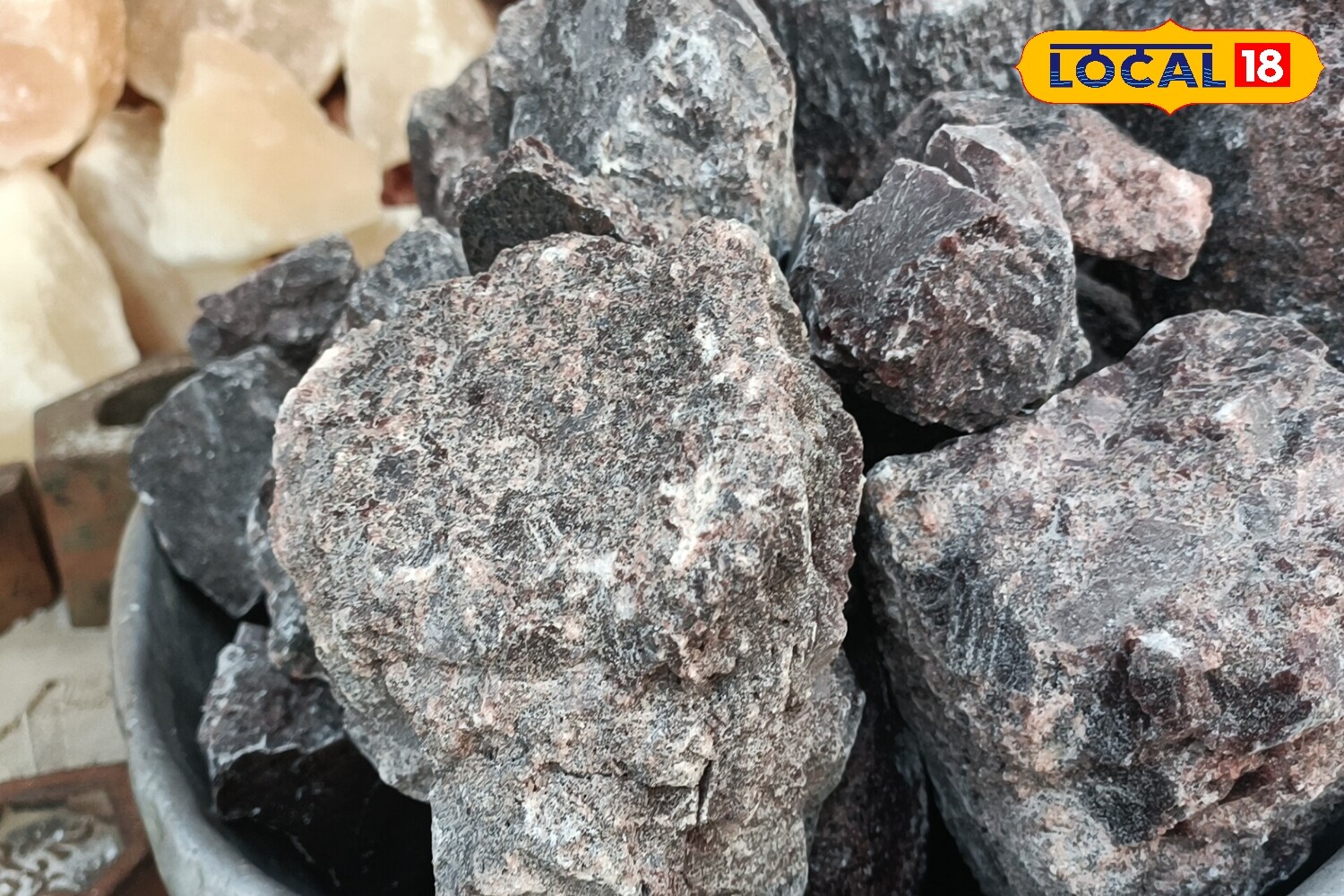 ఈ రాళ్ల ఉప్పును కిలోలు కిలోలు కొనేస్తున్నారు... ఎందుకంత డిమాండో తెలుసా