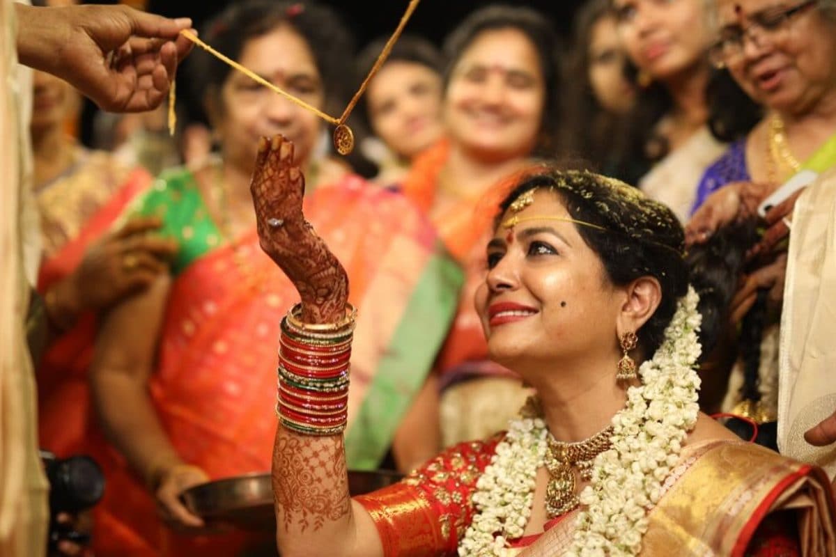 రెండో భర్తతో సింగర్ సునీత గొడవలు... ఆ వ్యక్తే కారణమా?.. ఇండస్ట్రీని షేక్ చేస్తున్న న్యూస్.