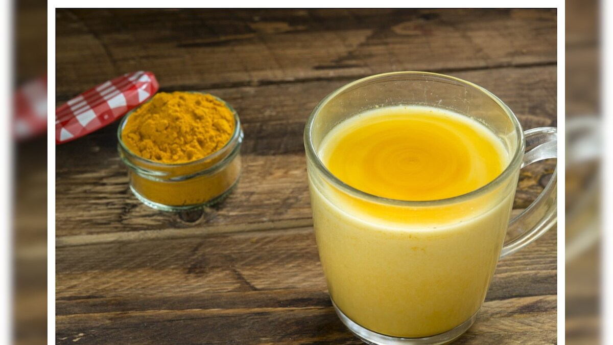 Turmeric Milk వేడి పసుపు పాలు రుతు సమయంలో వచ్చే కడుపు నొప్పికి తక్షణ