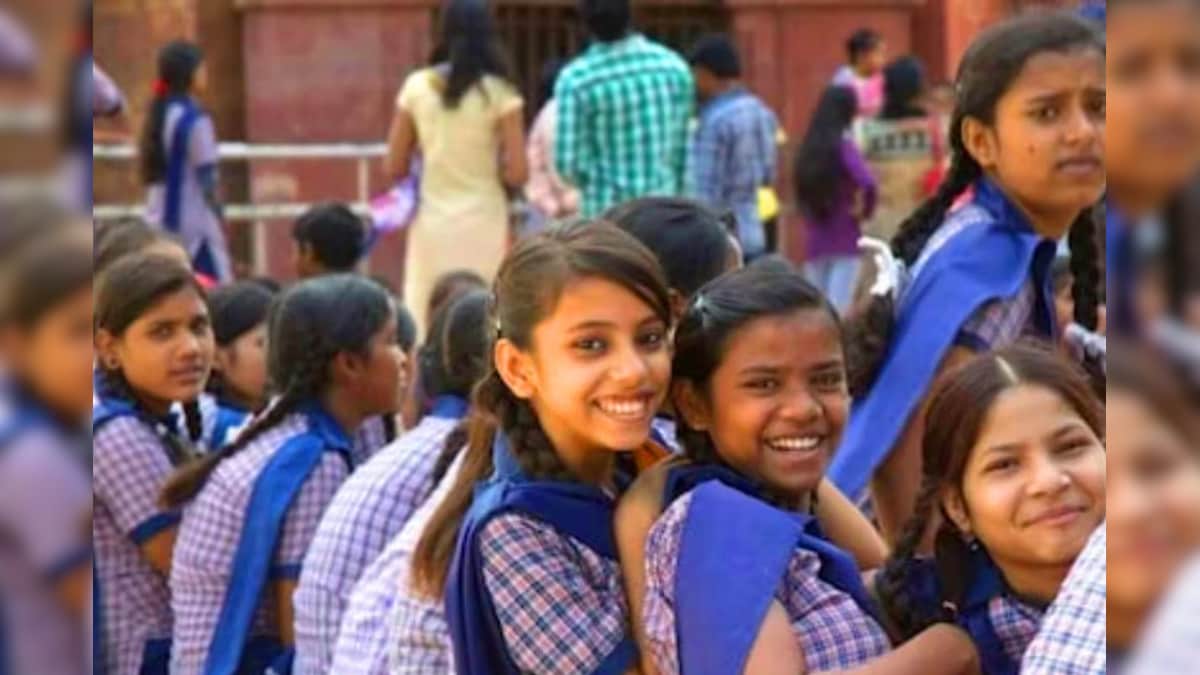 విద్యార్థులకు 2 భారీ కానుకలు.. ప్రభుత్వం అదిరే గుడ్ న్యూస్