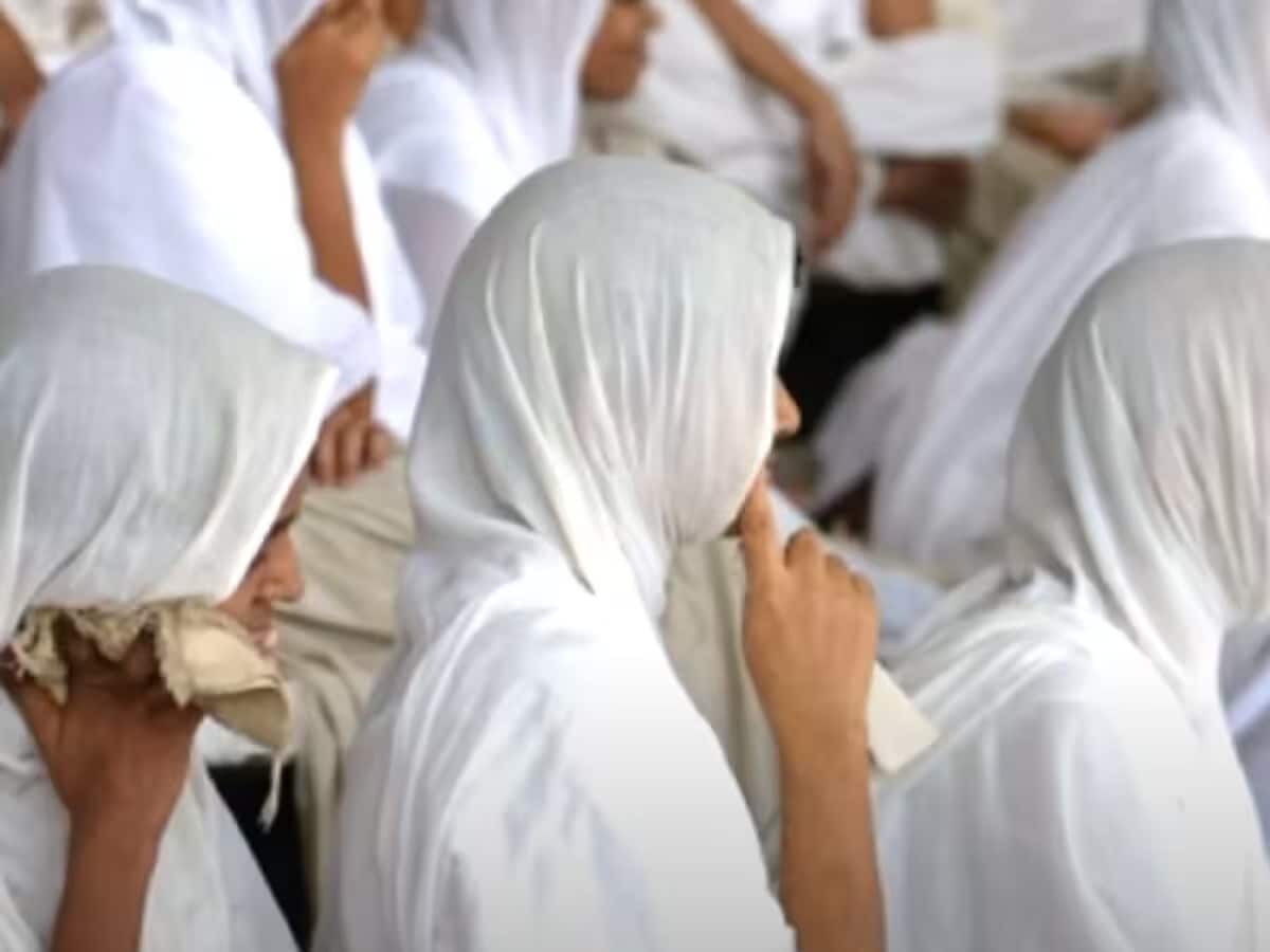 Jain Sadhu and Sadhvi ఆ మహిళలు ప్రాణం పోయే వరకు స్నానం చేయరు.. కొందరైతే దుస్తులు కూడా ధరించరు