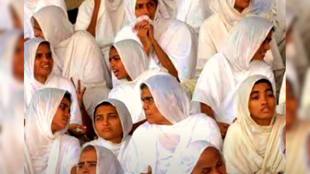 Jain Sadhu and Sadhvi ఆ మహిళలు ప్రాణం పోయే వరకు స్నానం చేయరు.. కొందరైతే దుస్తులు కూడా ధరించరు