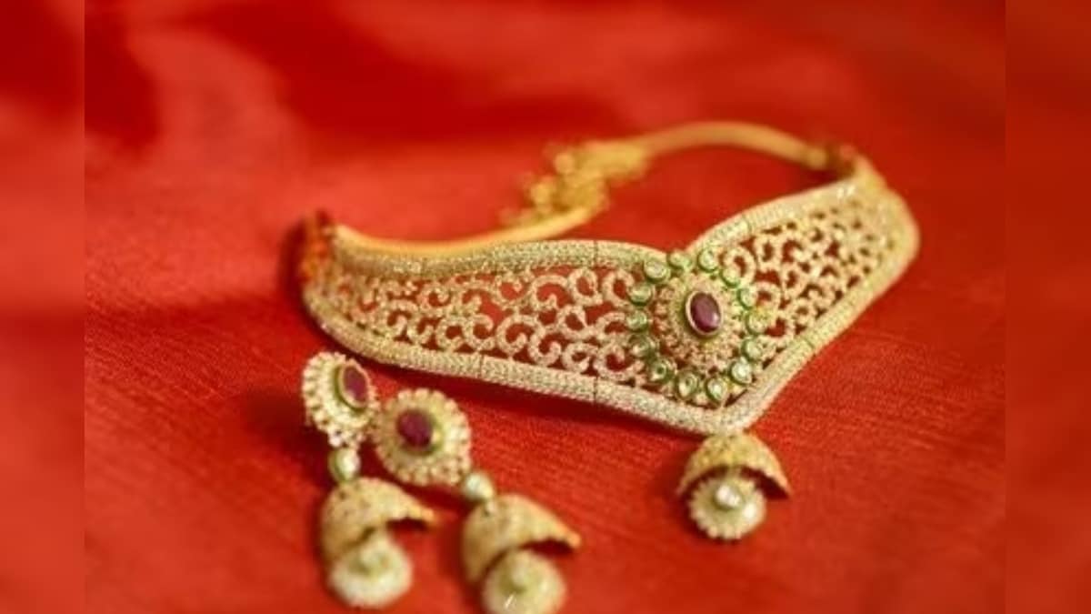 Today gold rate: పసిడి ప్రియులకు అలర్ట్.. బంగారం ధరల్లో ఊహించని మార్పు