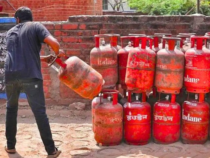 Gas cylinders, Maharashtra Government, Free gas cylinders, Ladki Bahin Yojana, Annapurna Yojana, Shinde Government, LPG Gas Cylinder Price, LPG Gas Cylinder News, LPG Gas Cylinder Rate, LPG Gas Cylinder Cost, Free LPG Cylinders, Gas Cylinder Price, Gas Cylinder Prices, Government Key Decision, Maharashtra Government, Ladki Bahin Yojana, Annapurna Yojana, Shinde Govt.
