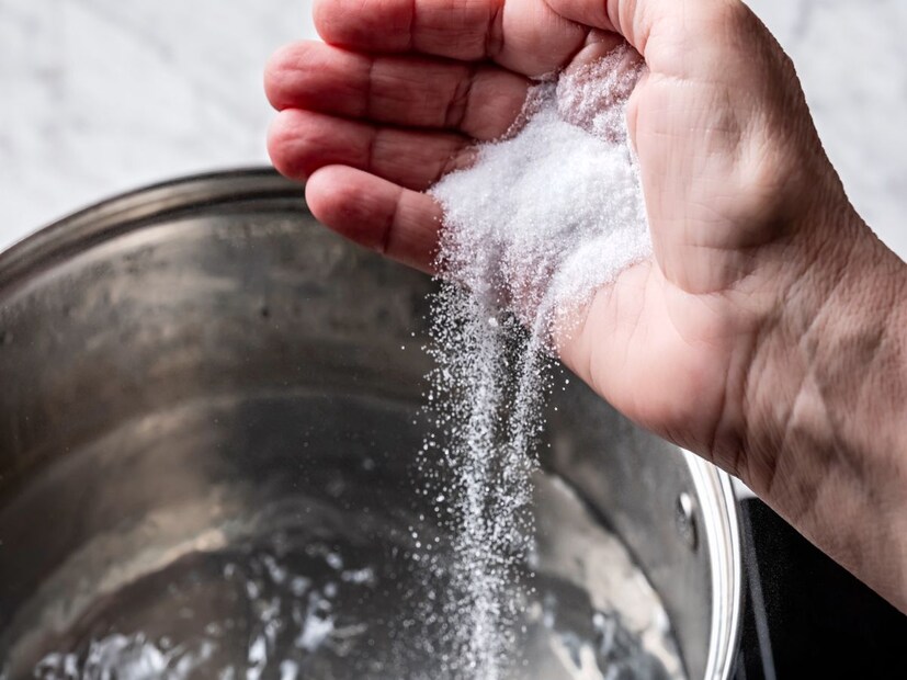 Salt: అన్నంలో ఉప్పు వేస్తున్నారా? అయితే జాగ్రత్త.. అది జరిగే ప్రమాదం ...